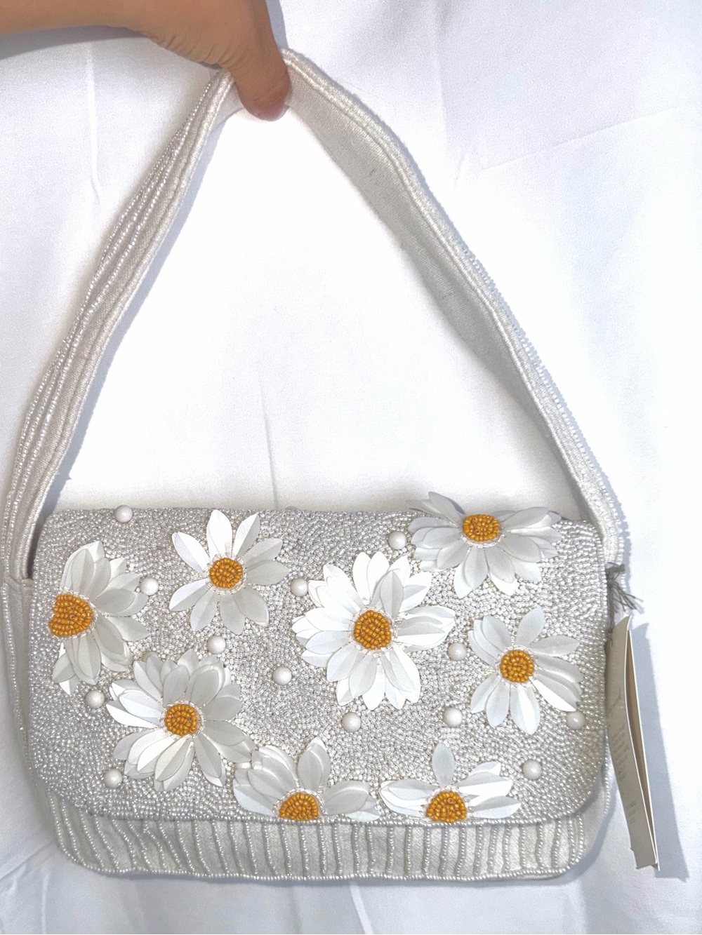 a new day White Daisy Appliqué Shoulder Bag